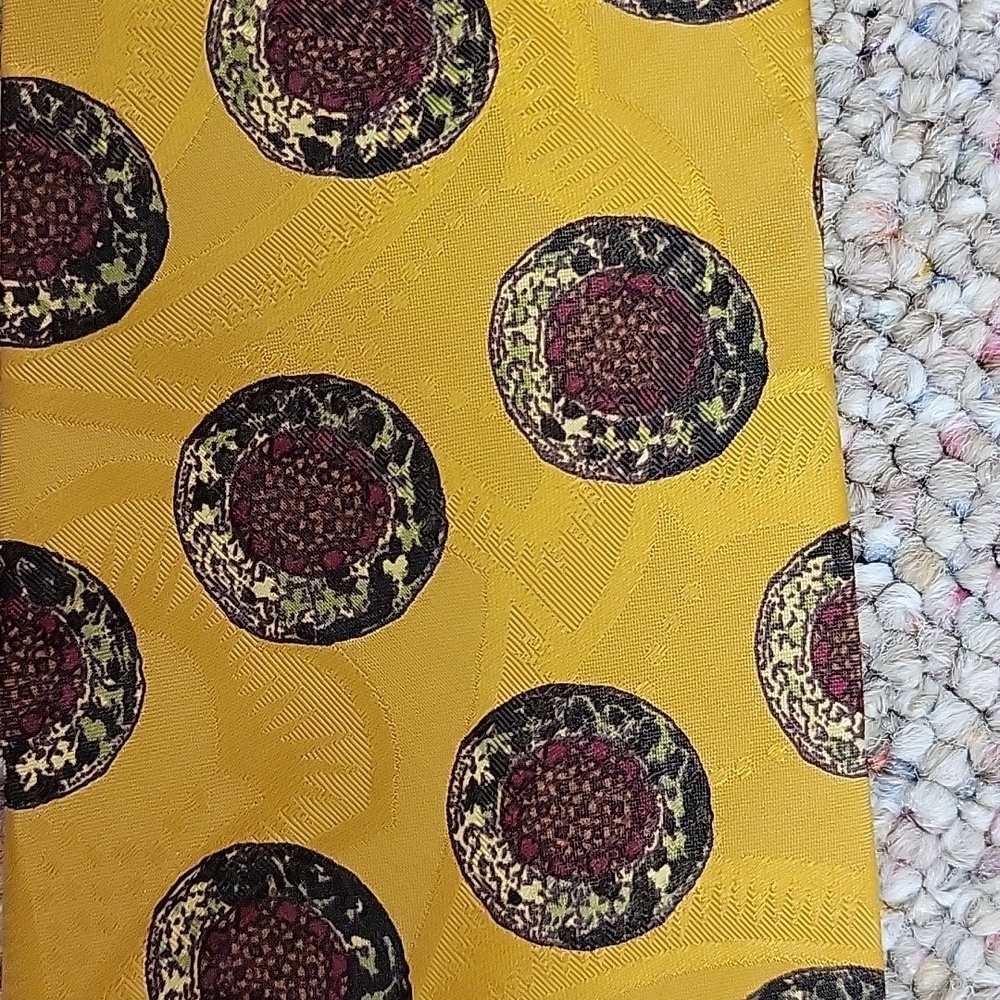 Burberry Yellow Patterned Men's 100% Silk Tie - Picture 2 of 6